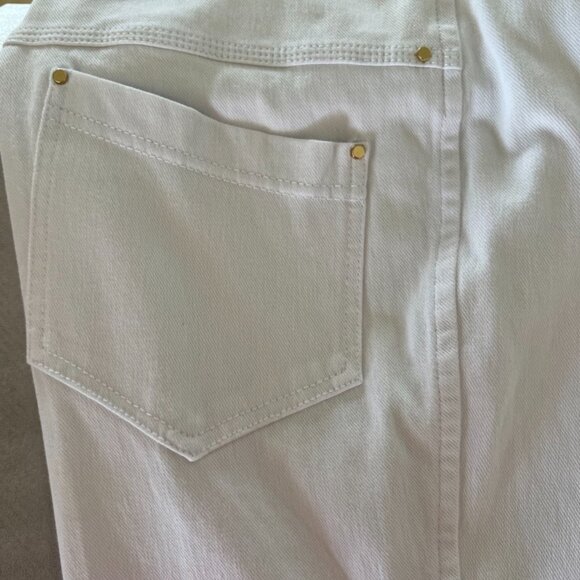 Lyssé Pull-on White Denim Stretchy Jeans Size M - NEW WITH TAGS - Picture 7 of 11